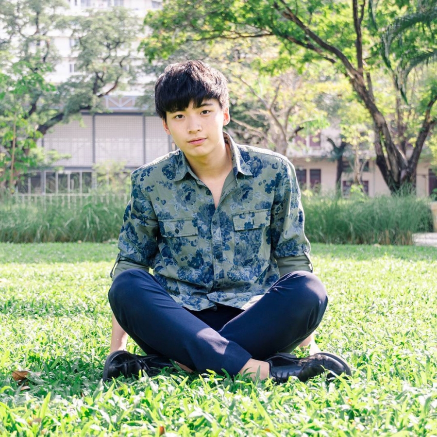 'Nam than hoc duong' noi tieng voi goc nghieng dep trai nhu tai tu hinh anh 6