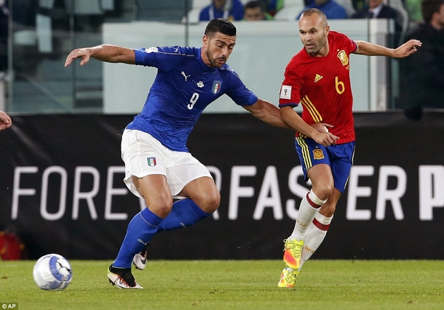  Iniesta vẫn là nhạc trưởng không thể thiếu của người Tây Ban Nha 