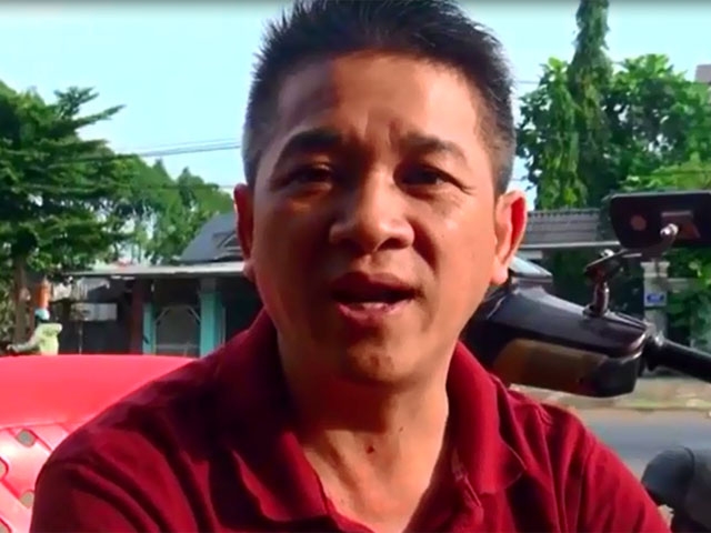 clip: khach giao dich ke giay phut chong tra ke cuop ngan hang hinh anh 1