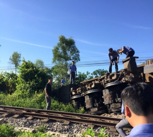 tau se3 trat banh o quang binh hang tram hanh khach thoat chet hinh 4