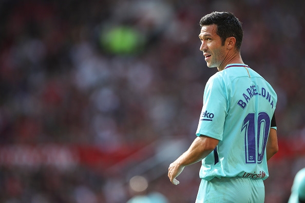 Van Nistelrooy toa sang, huyen thoai MU ha guc doi ngoi sao Barca hinh anh 7