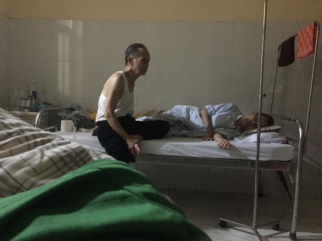 Cụ ông chạy xe 30km vào viện chăm anh trai 90 tuổi và lời đề nghị gây xúc động - Ảnh 5.