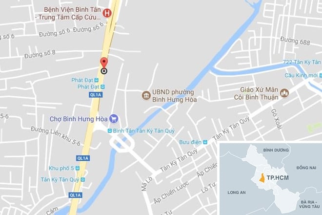 Kho chua vai o Sai Gon boc chay ngun ngut giua trua hinh anh 3