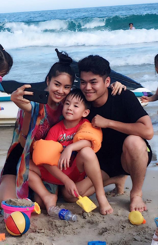 le-phuong-khoe-anh-hanh-phuc-ben-ong-xa-trung-kien-va-con-trai-3