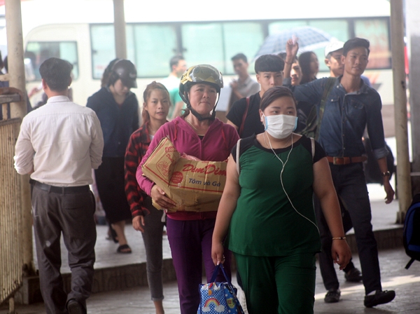 Sợ tắc đường, từ sáng sớm người dân các tỉnh lại ùn ùn đổ về thành phố sau kỳ nghỉ lễ 2/9 - Ảnh 30.