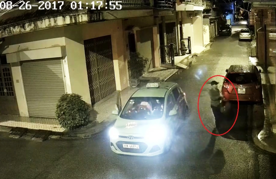 Treo thưởng 200 triệu đồng cho người nhận diện được nghi phạm trộm tiệm vàng - ảnh 1