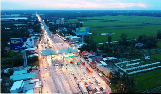 Vụ đưa tiền lẻ ở BOT Cai Lậy: Công an mời tài xế lên làm việc - Ảnh 1.