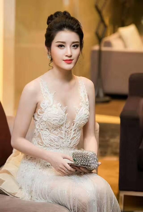 Báo Trung bất ngờ khen ngợi Huyền My đẹp khuynh nước khuynh thành - Ảnh 2.