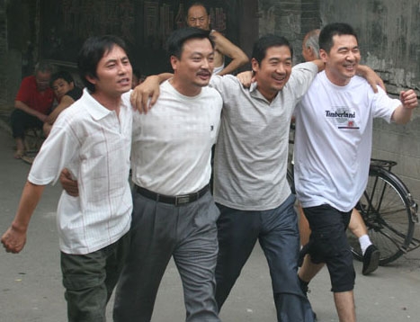 chi co dan ong ngu ngoc moi xep vo con minh sau nhung cuoc vui ban be - 2