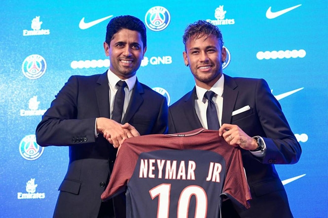 PSG đã biến Neymar (phải) trở thành cầu thủ đắt giá nhất thế giới trong kỳ chuyển nhượng mùa hè vừa qua /// AFP