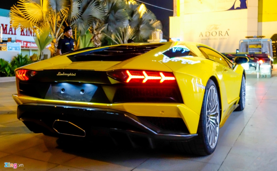 Lamborghini Aventador S hon 40 ty lan dau xuong pho Sai Gon hinh anh 3