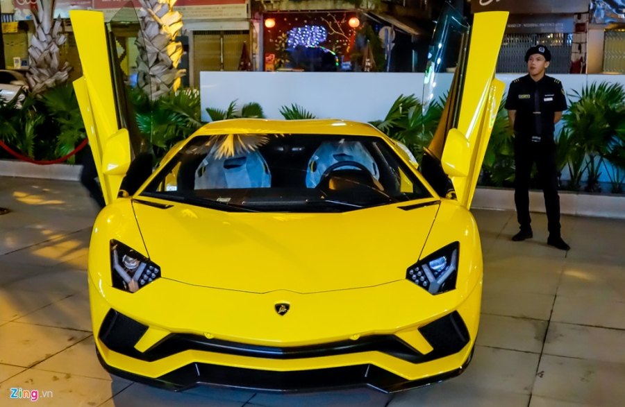 Lamborghini Aventador S hon 40 ty lan dau xuong pho Sai Gon hinh anh 4
