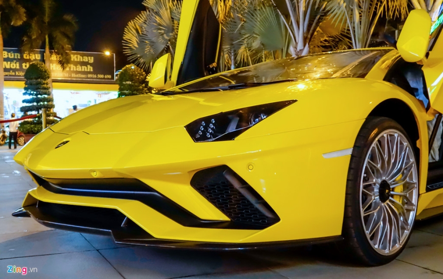 Lamborghini Aventador S hon 40 ty lan dau xuong pho Sai Gon hinh anh 5