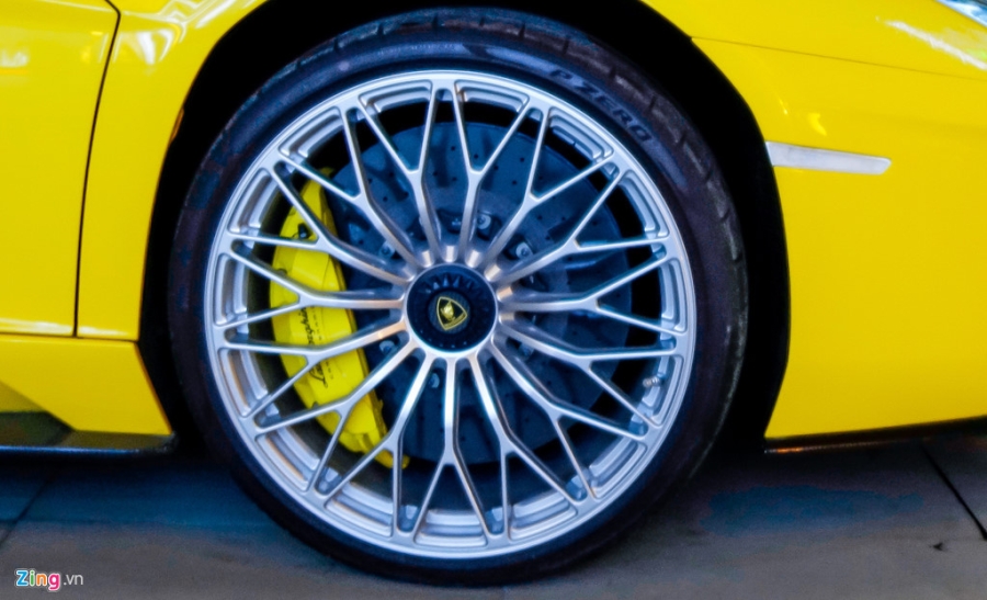 Lamborghini Aventador S hon 40 ty lan dau xuong pho Sai Gon hinh anh 6