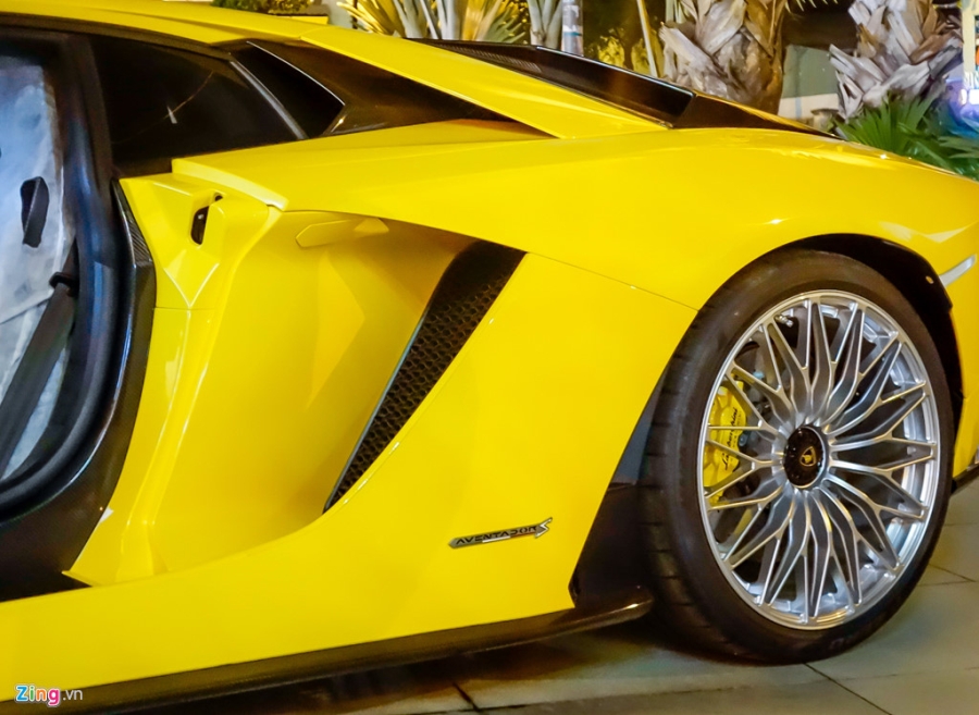 Lamborghini Aventador S hon 40 ty lan dau xuong pho Sai Gon hinh anh 9