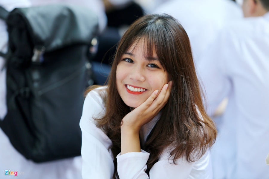 Nu sinh rang ro trong ta ao dai ngay khai truong hinh anh 5