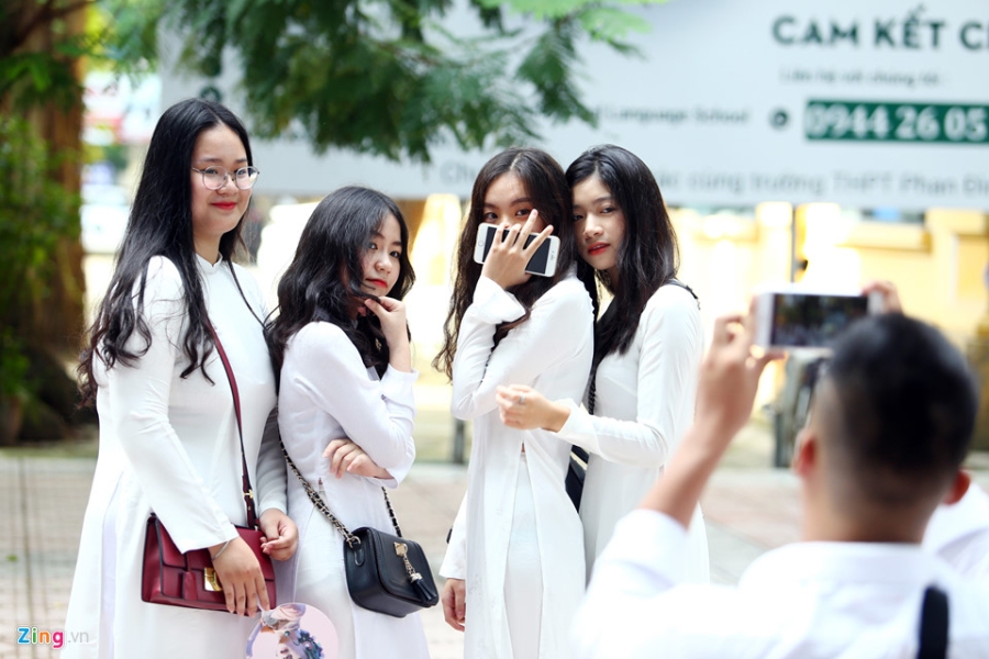 Nu sinh rang ro trong ta ao dai ngay khai truong hinh anh 7