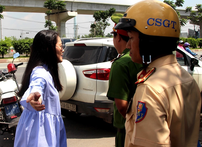 CSGT bi dien vien Ngoc Lan lon tieng: Toi chua gap ai nhu co ta hinh anh 1