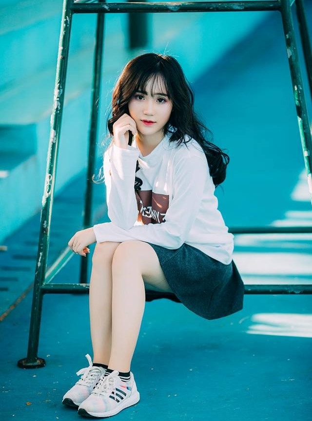 Dan mang tim kiem 10X xinh xan trong ta ao dai ngay khai giang hinh anh 3