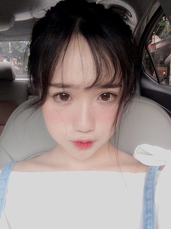 Dan mang tim kiem 10X xinh xan trong ta ao dai ngay khai giang hinh anh 4