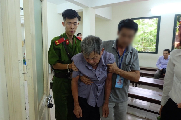 Hà Nội: Cụ ông 79 tuổi hiếp dâm bé gái bị phạt 8 năm tù - Ảnh 2.