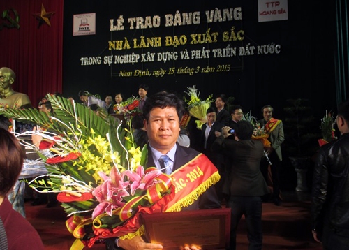 hieu-truong-lay-tien-truong-mua-danh-hieu-ca-nhan-bi-canh-cao