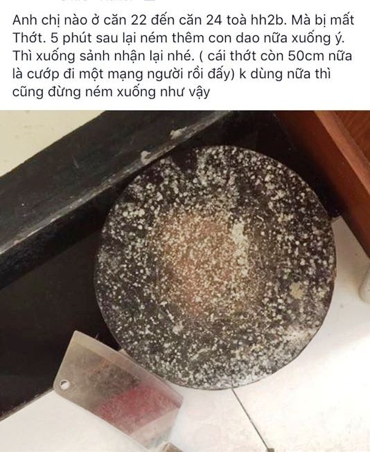  Vụ rơi cả dao, thớt tại chung cư HH 2B, khu đô thị Linh Đàm được một cư dân tại đây đưa lên mạng xã hội 