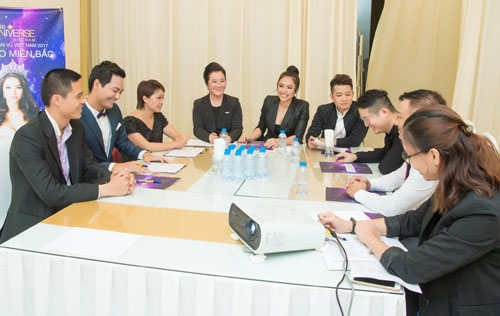 mc-phan-anh-lam-giam-khao-hoa-hau-hoan-vu-2017-1