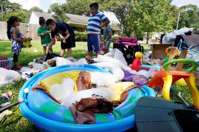 Mỹ: Người dân Texas trở về nhà sau siêu bão Harvey - ảnh 17