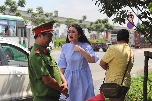 ngoc lan len tieng ve viec pham luat nhung lai lon tieng cai nhau voi csgt - 1