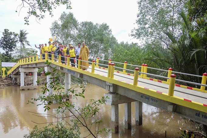 trang-tran-van-dong-300-trieu-xay-cau-cho-nguoi-dan-tinh-ben-tre-4
