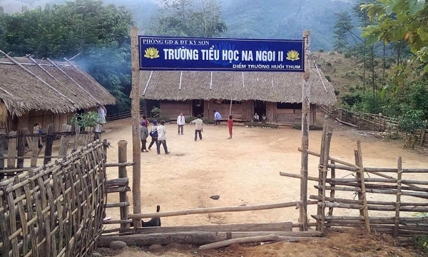 3 hoc sinh tieu hoc an la ngon, 1 em tu vong hinh anh 1