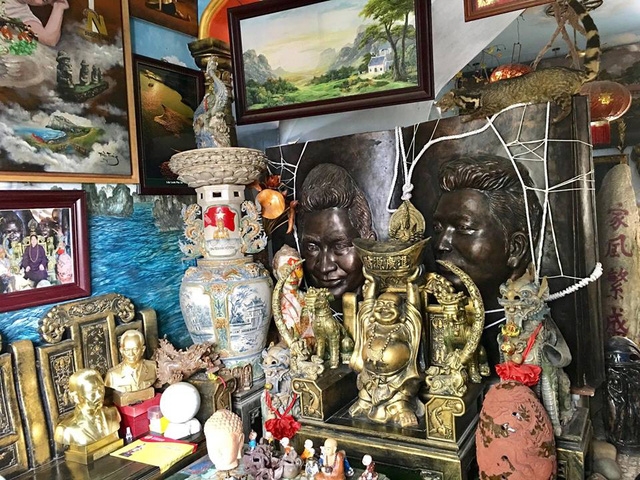Không chỉ chăm chút kiến trúc bên ngoài, bên trong ngôi nhà anh Tưởng cũng bài trí khá nhiều các bức tượng theo các chủ đề khác nhau.