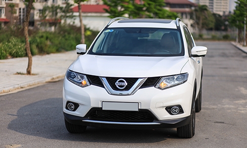 Nissan X-Trail giảm giá từ 10 đến 40 triệu đồng trong tháng 9, cạnh tranh với Honda CR-V và Mazda CX-5.