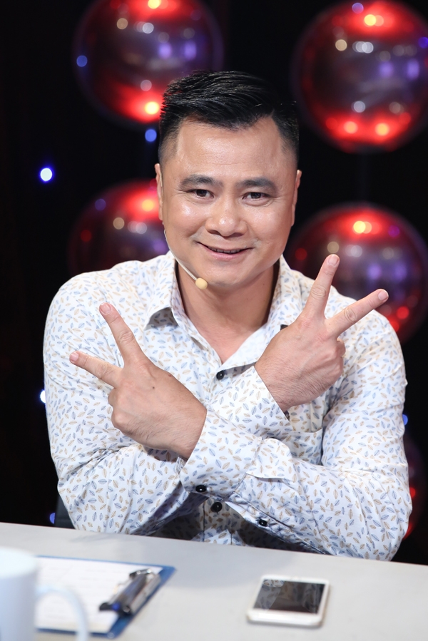 tu-long-tam-thay-xuan-bac-ngoi-ghe-nong-guong-mat-than-quen-nhi-1