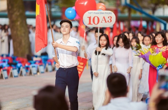 10X cam co noi bat le khai giang khoa tin nhan truoc 'con bao ham mo' hinh anh 2