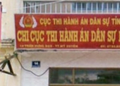 Bon cuu can bo thi hanh an o Soc Trang bi khoi to hinh anh