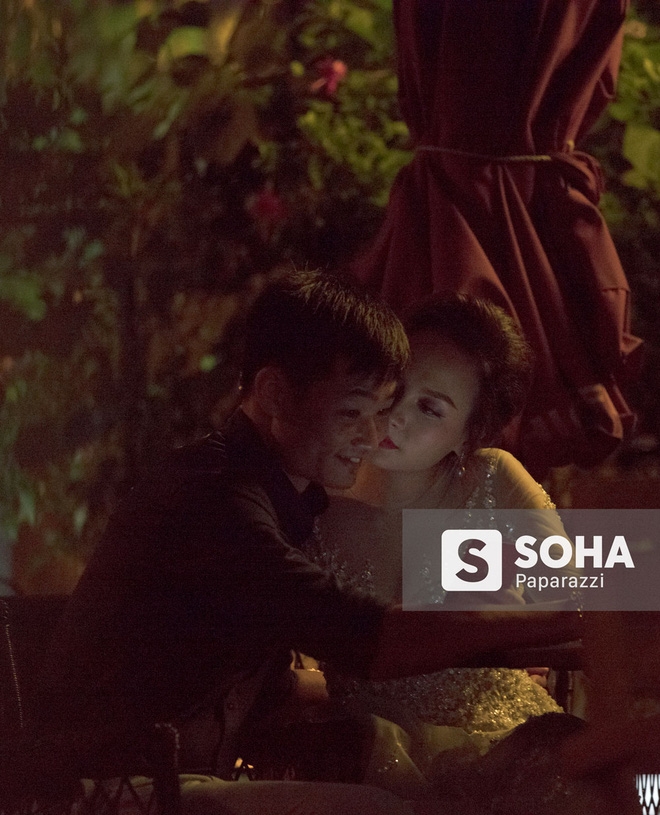 Rời VTV Awards, vợ chồng Bảo Thanh ngập tràn hạnh phúc, hôn say đắm ở nơi công cộng - Ảnh 4.