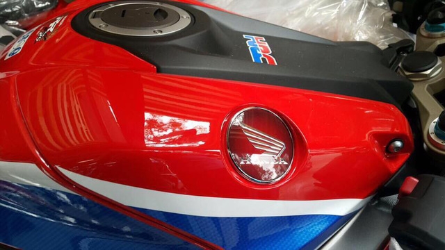 Siêu mô tô chỉ sản xuất đúng 500 chiếc Honda CBR1000RR SP2 2017 cập bến Việt Nam - Ảnh 4.