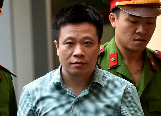 Tham phan 'thuong' Ha Van Tham bi luat su hoi di hoi lai hinh anh 1