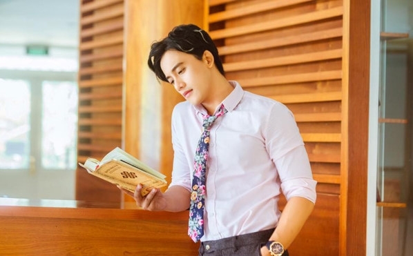 Thay giao dien trai trong MV 'Em gai mua' cua Huong Tram la ai? hinh anh 3
