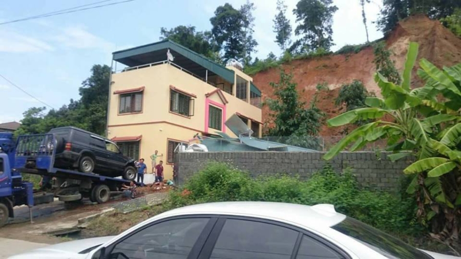 lao cai: mua lon gay sat lo dat de bep nha dan hinh anh 1