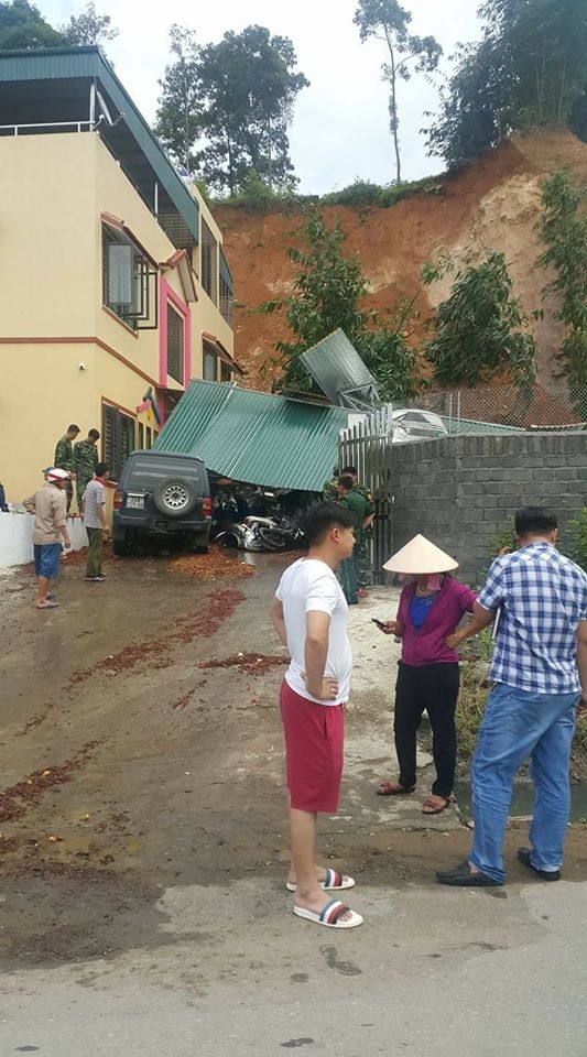 lao cai: mua lon gay sat lo dat de bep nha dan hinh anh 2