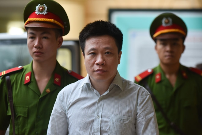 Luat su: 'Bac thang hoi ong troi, 1.500 ty co con doi duoc khong' hinh anh 1