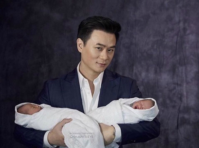 my-nhan-dep-nhat-thai-lan-chompoo-araya-khoe-cap-song-sinh-vua-chao-doi-4