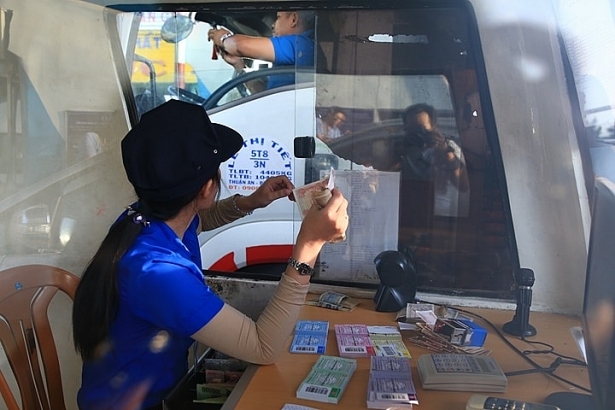 tai xe dung tien xu va tien le tram bot bien hoa that thu danh xa tram
