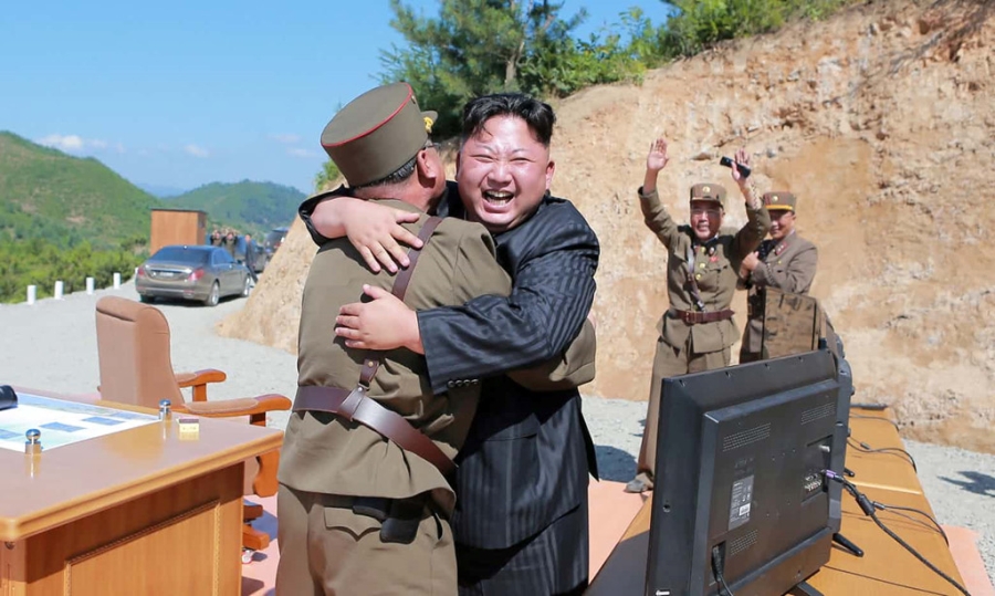 Kim Jong Un: Cung ran, lieu linh va day tinh toan hinh anh 2