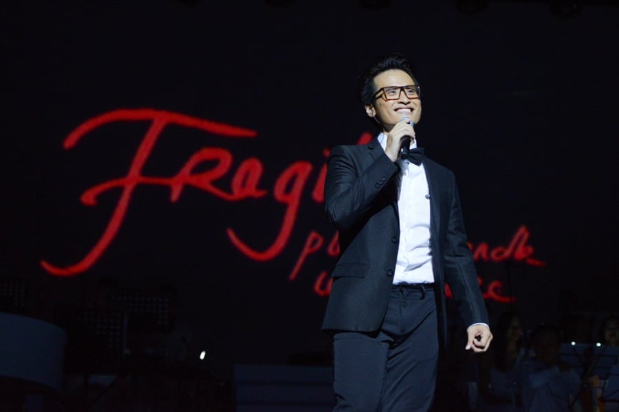 Live show Ha Anh Tuan: ‘Nham mat, that day an toan va bay’ hinh anh 1