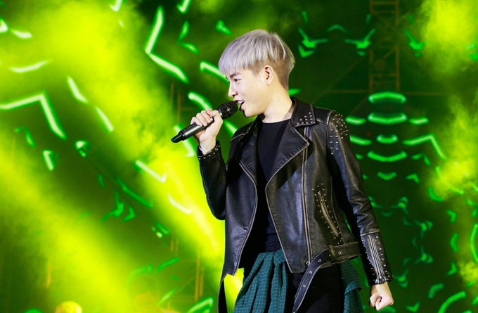 my-tam-tiet-lo-nu-hon-dau-tien-dien-ra-tren-san-thuong-7