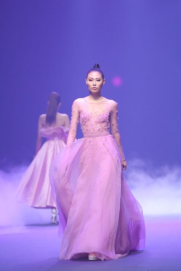 nguoi-mau-bung-de-giay-trong-bo-suu-tap-hoanh-trang-nhat-chung-ket-next-top-3